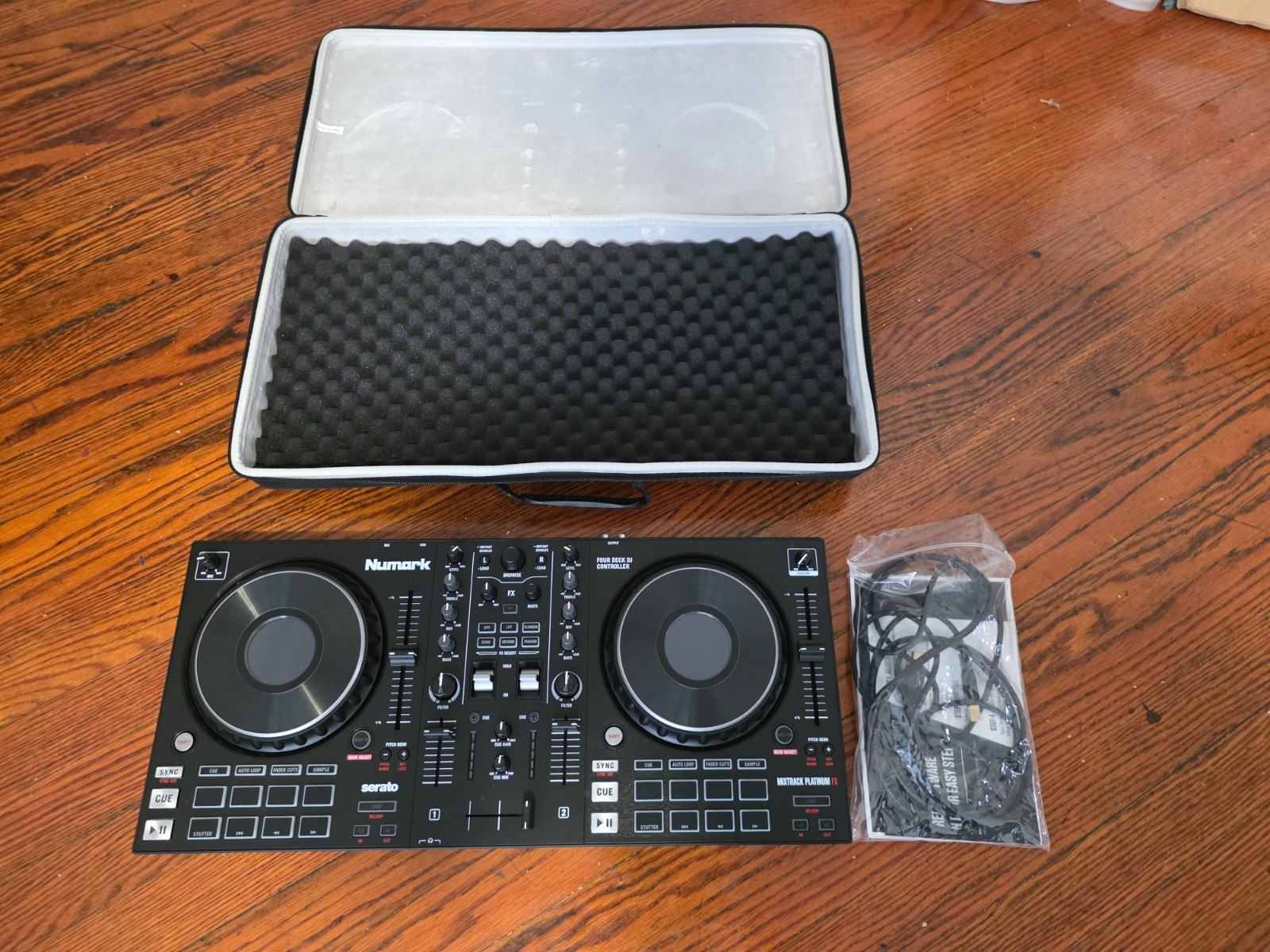 Numark ‎Mixtrack Platinum FX Serato DJ Controller - with Black Hard Travle Case
