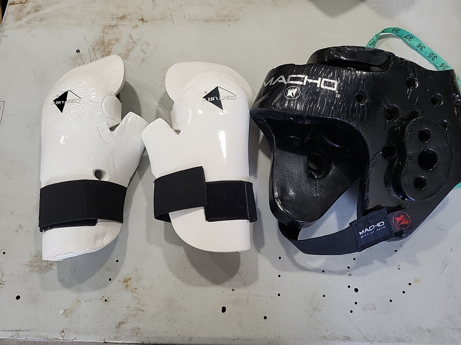 Century Xl Martial Arts Gloves Macho Headgear Fits Up To 7.5" Likeonewcond.