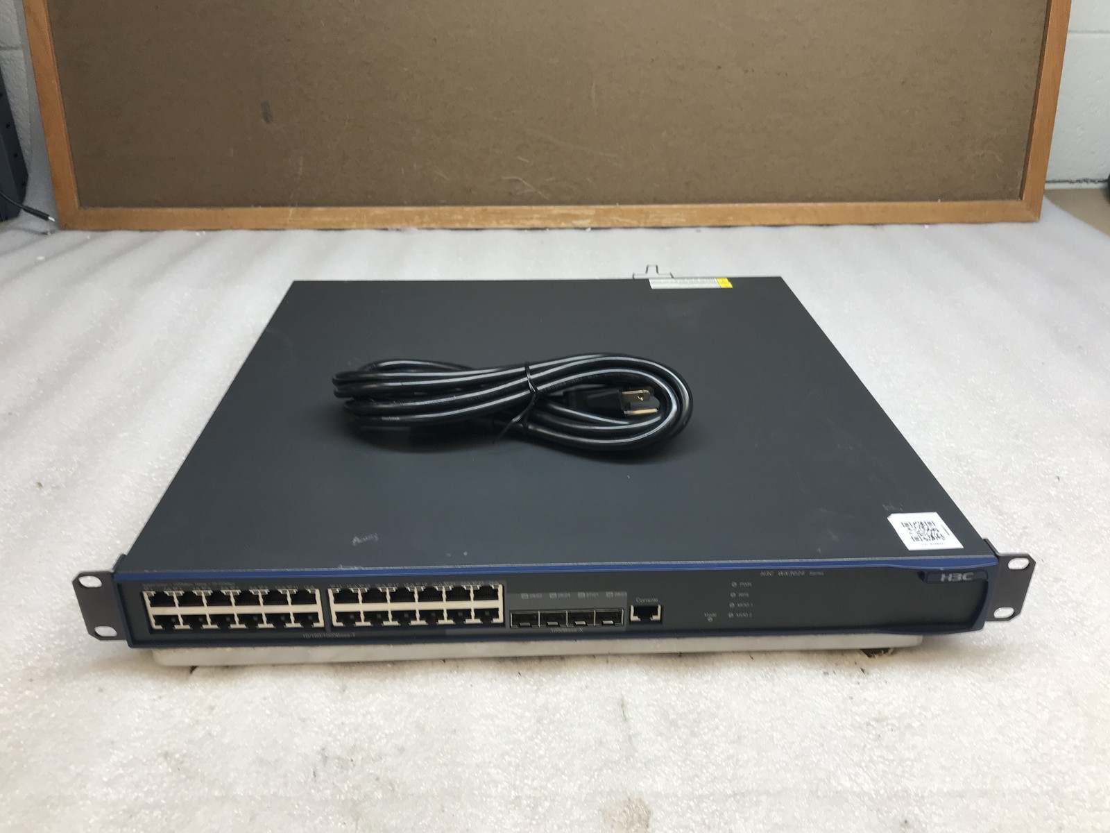 H3C WX3024 24-Port Gigabit PoE+ L3 Wireless Controller Switch 4x SFP