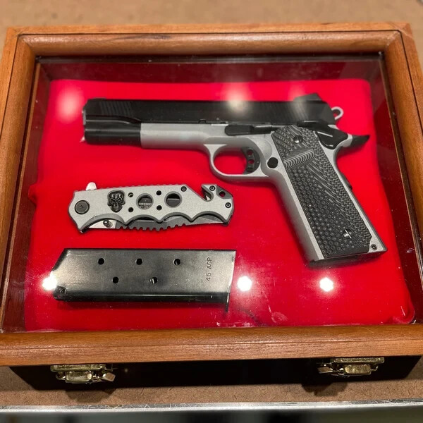 Gun Display Case Pistol Revolver Knife Oak Solid Wood USA Pin Medal Shadow Box