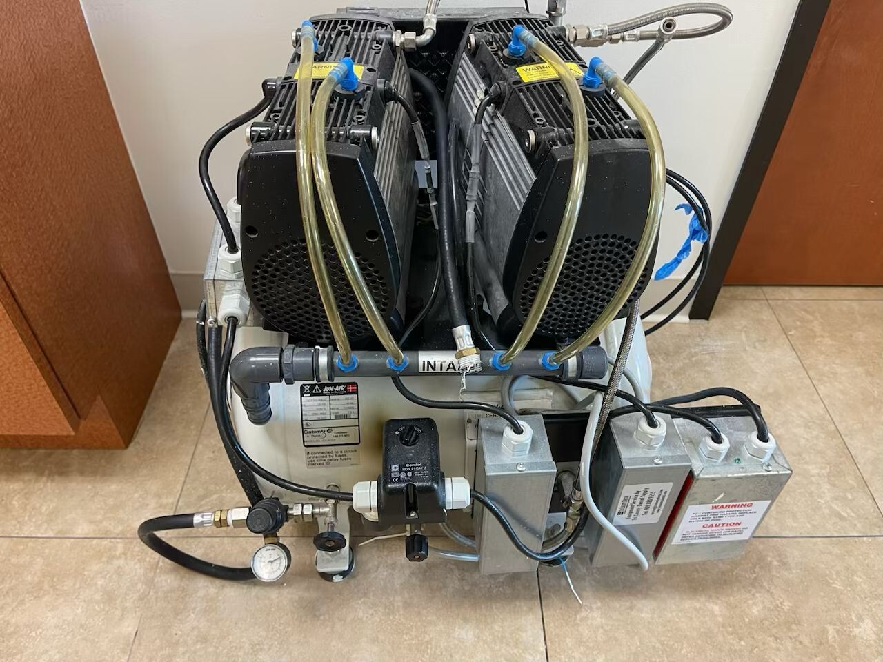 Custom Air CA-823-D: 3 user 230V Compressor- Used but in Very Good Condition