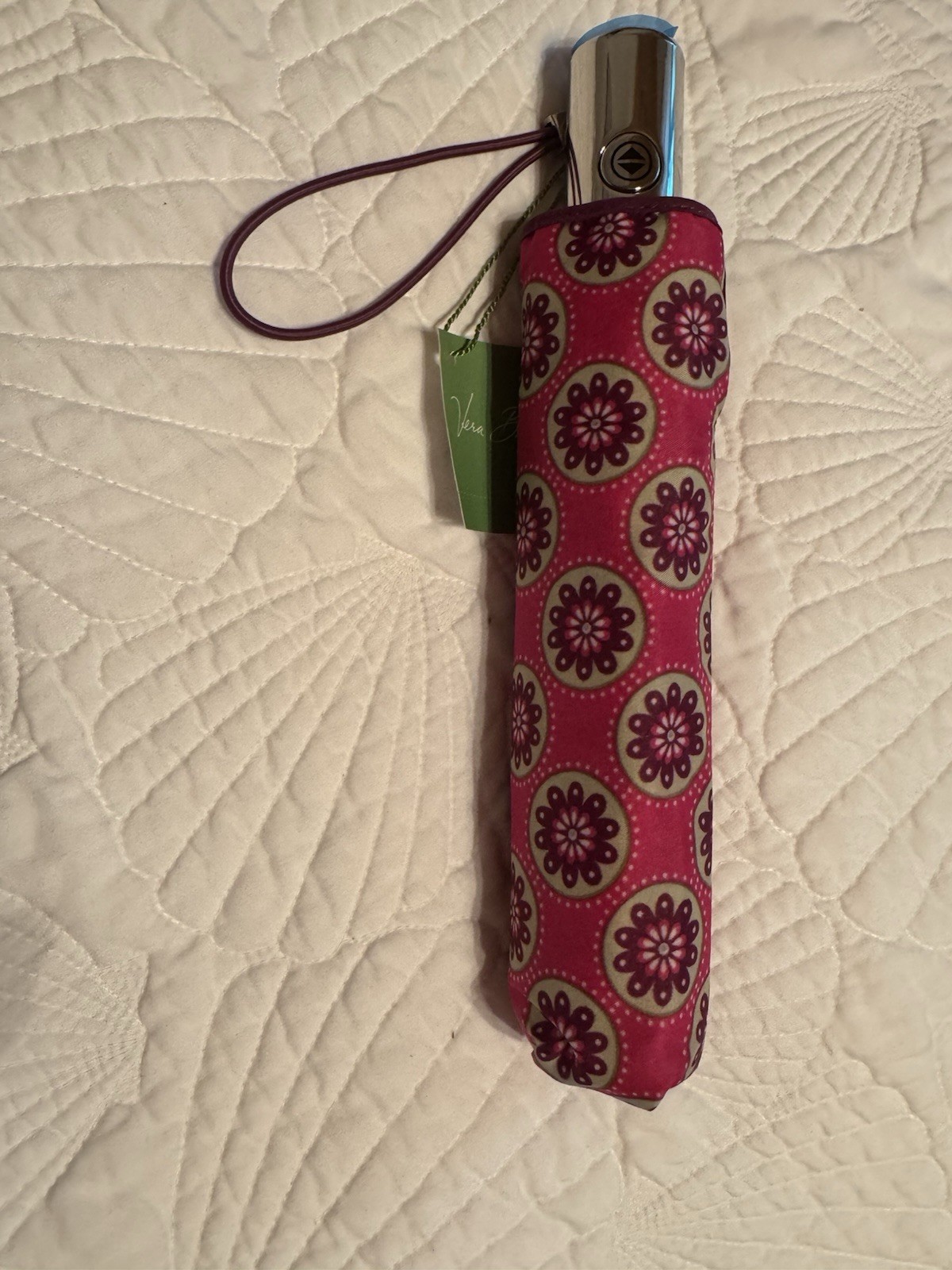 Vera Bradley   “VERY BERRY PAISLEY” Auto Open/Close Full Size Umbrella. RETIRED.
