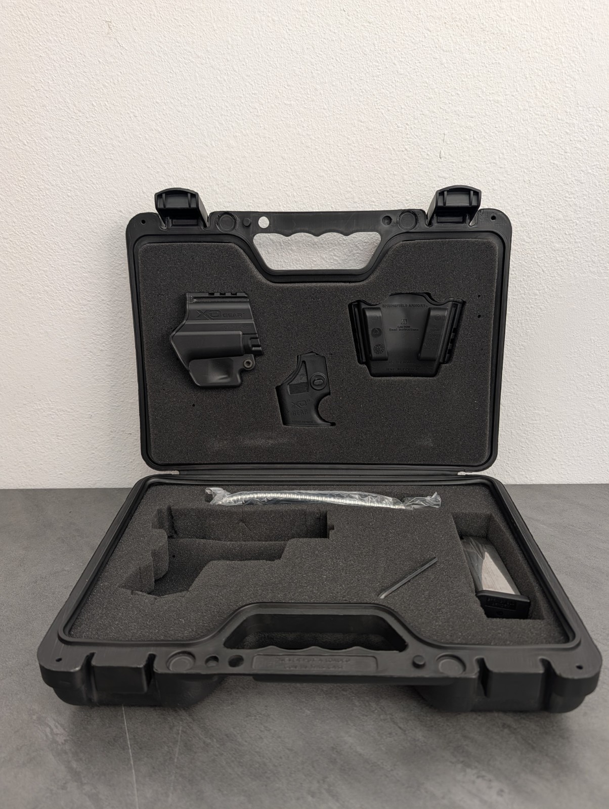 Springfield Armory Xd-9 Factory Hard Case With Manual Holster, Mag Pouch, Loader