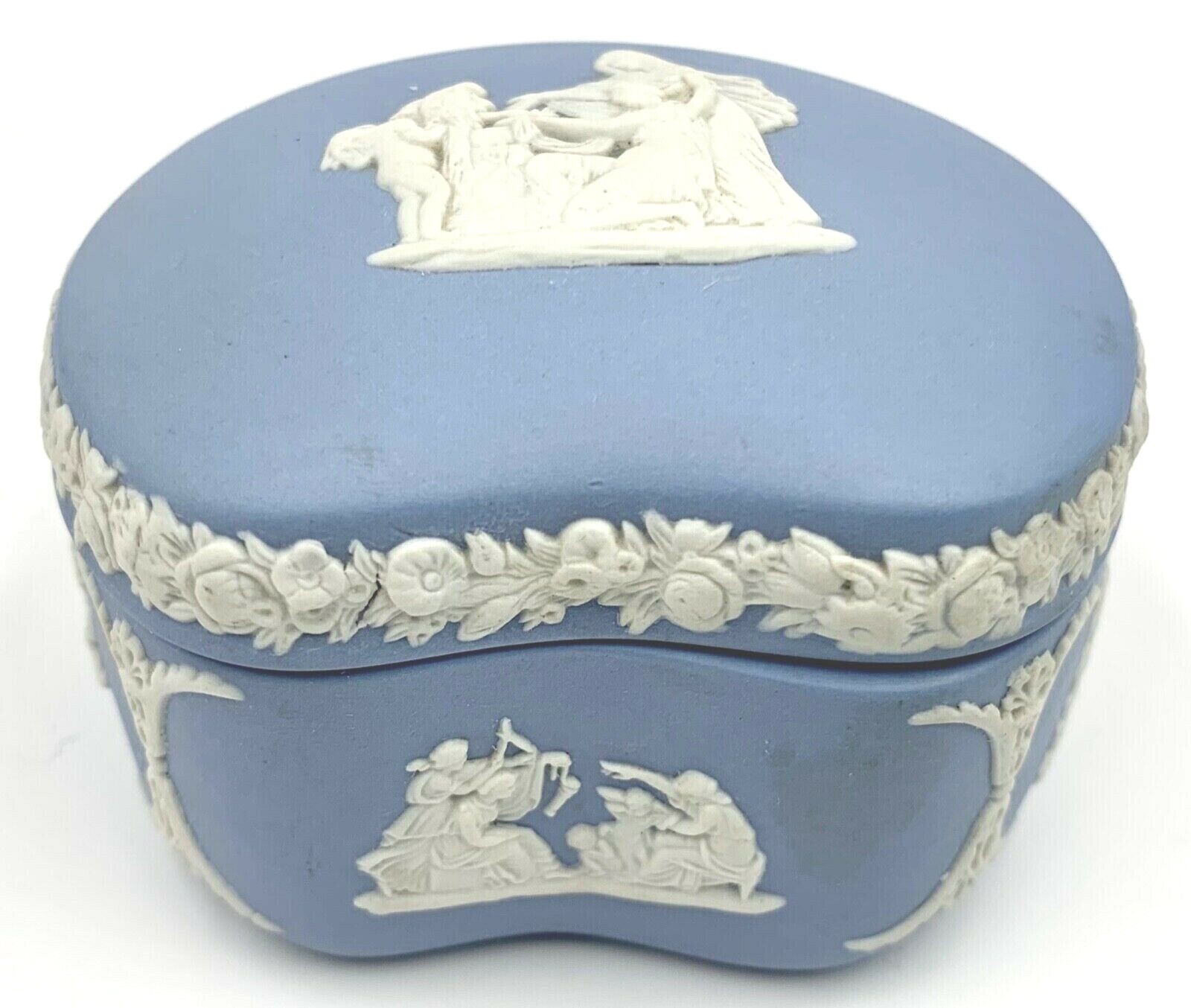 WEDGWOOD BLUE PENTEFOIL BEAN SHAPE JASPERWARE TRINKET BOX