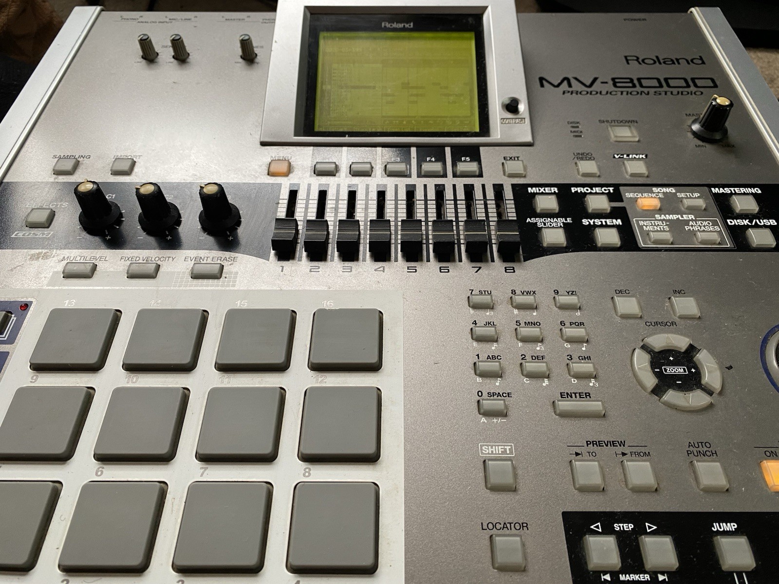 Roland MV-8000 Digital Sampler & Sequencer Groovebox 16 Pads V-LINK