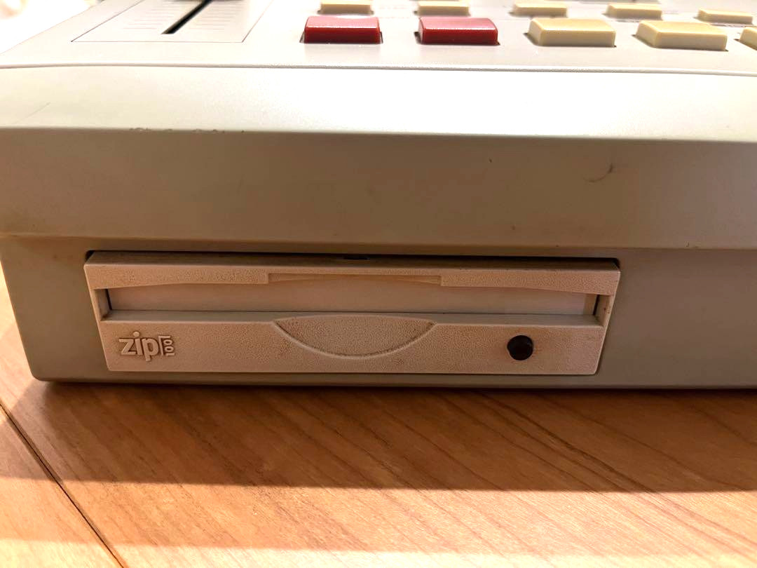 AKAI professional MPC2000XL Sampler Sampling Sequencer Drum Machine MPC Tested