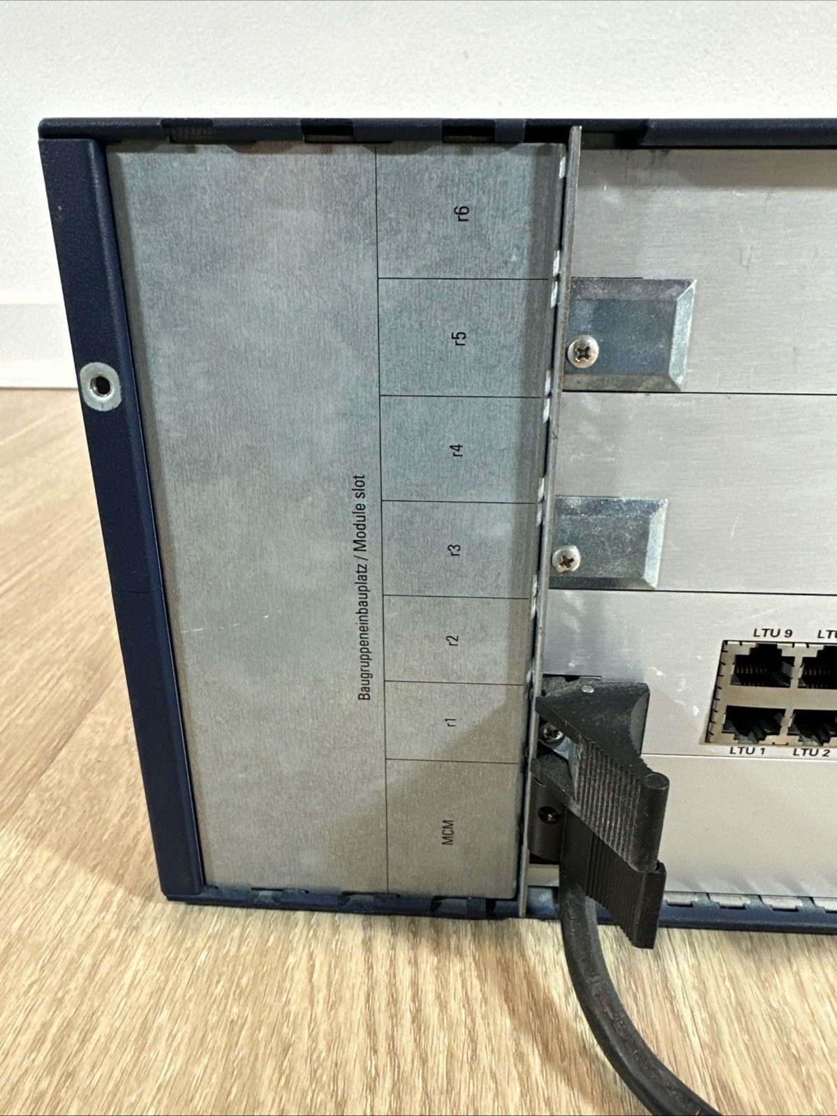 Siemens HIPATH 4000 Communication Server w/ HDTR2 & 080 Boards - Untested