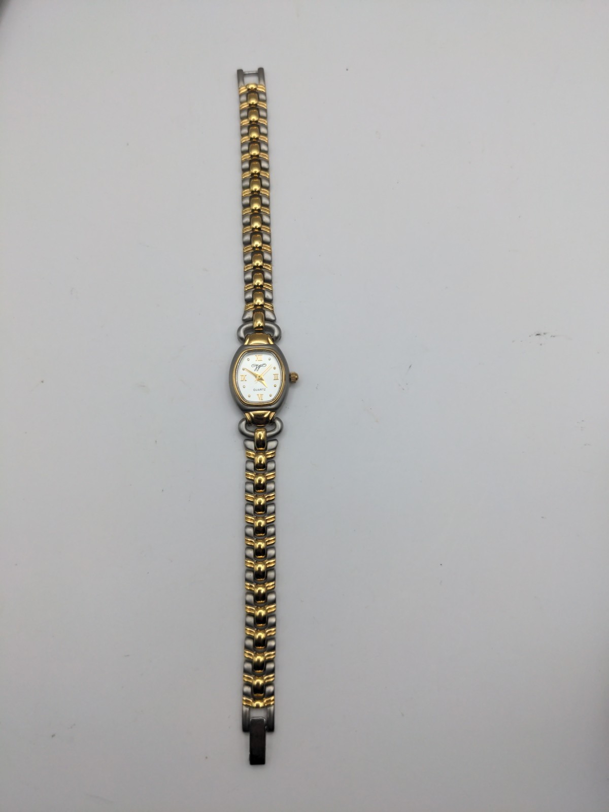 Worthington Watch Women Silver Gold Two Tone Round New Battery