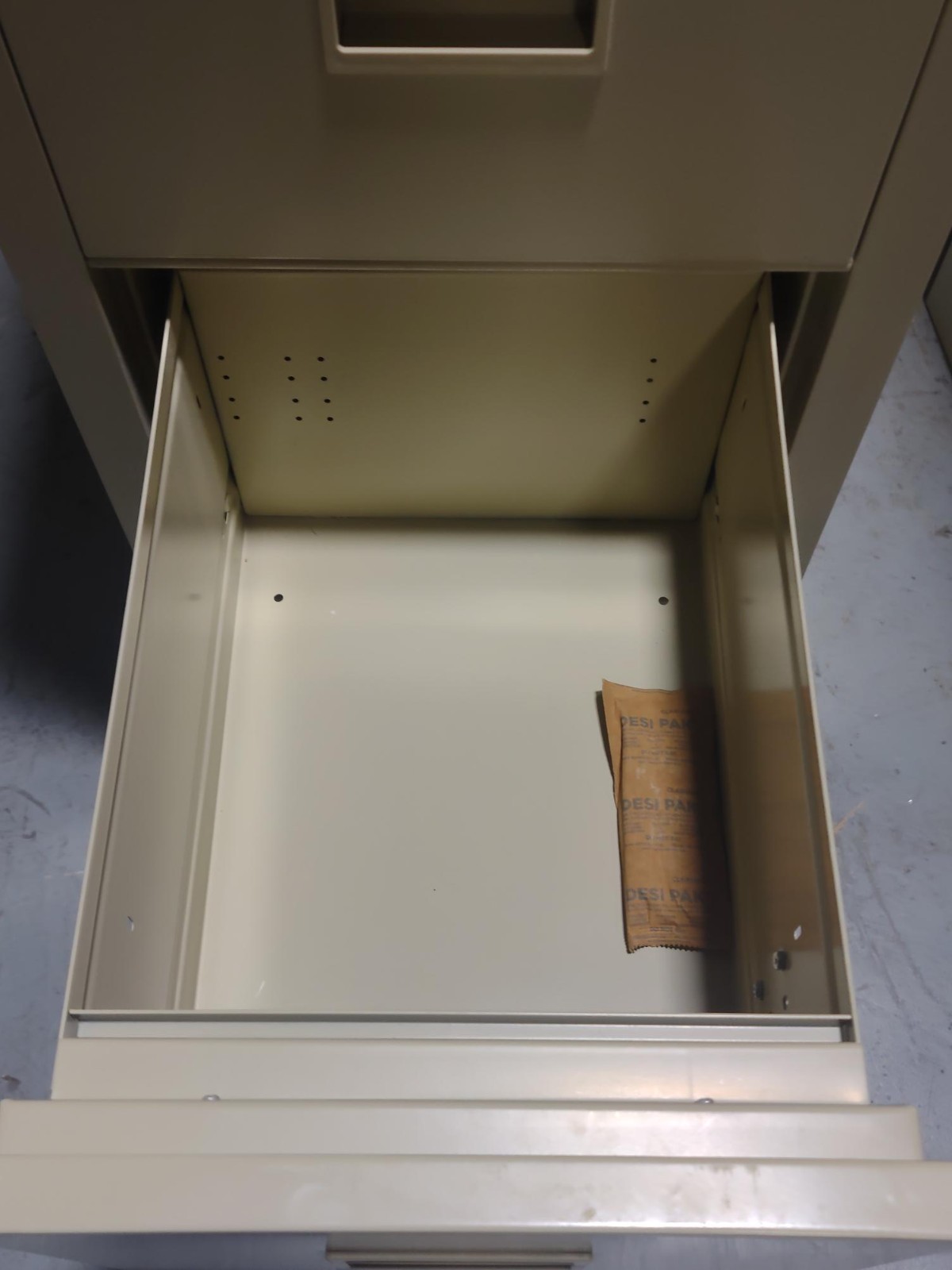 Lockable FireKing FL2016046039 Turtle 4-Drawer Vertical File Cabinet + 2 keys