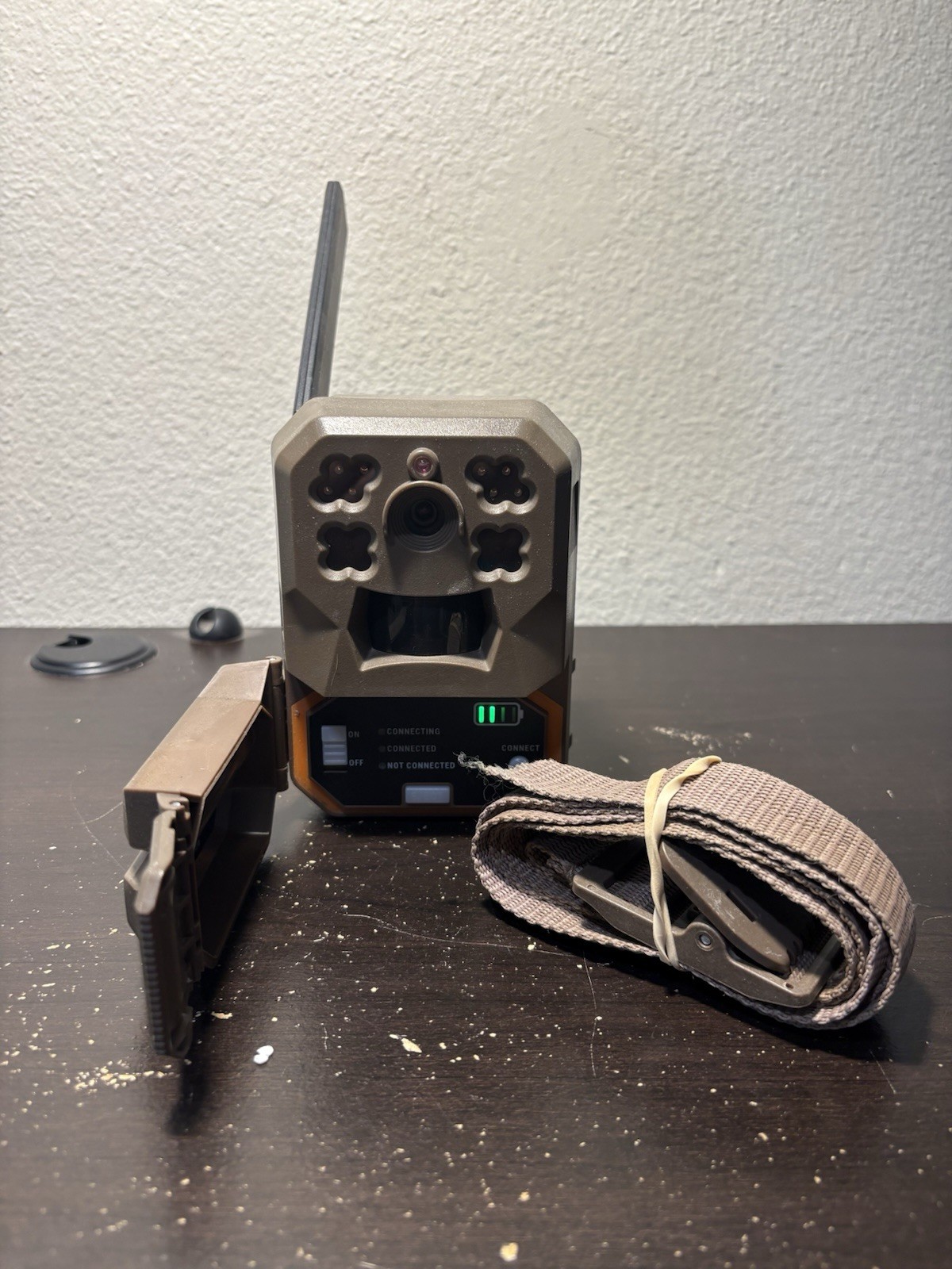 Moultrie Mobile Edge Cellular Trail Camera Model MCG-14076 Built In Memory