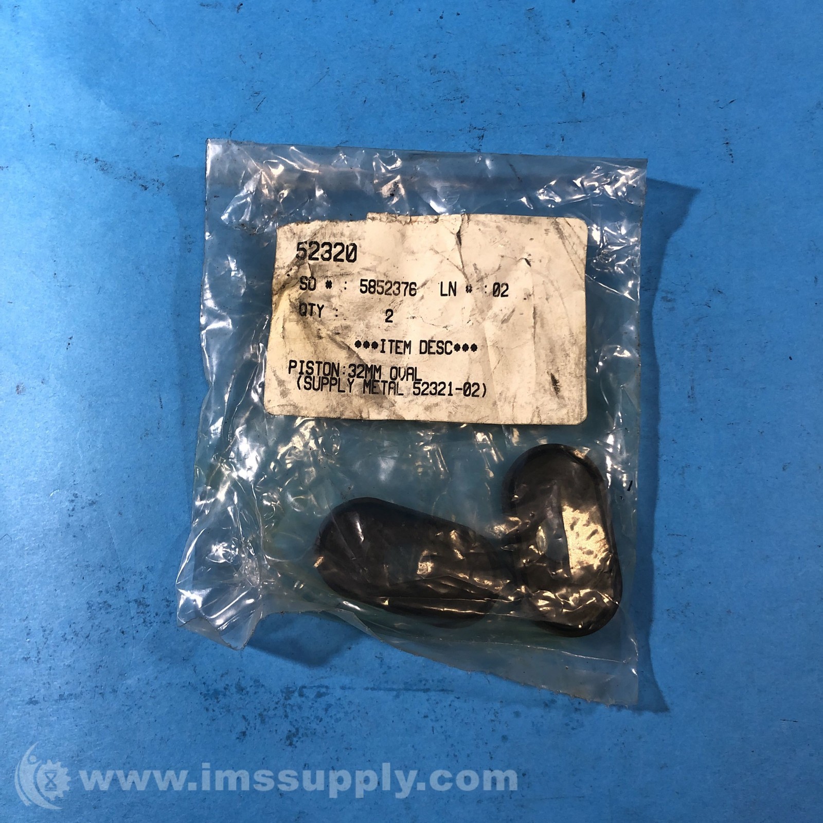 52320 Bag of 2 Rubber Oval Grommet with Piston 32mm Oval FNIP