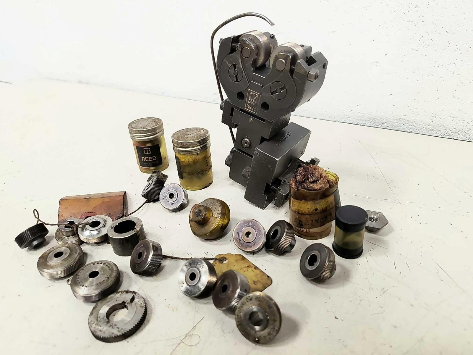 Reed B8 Thread Rolling Head Attachment with Assorted Thread Roll Dies B&S