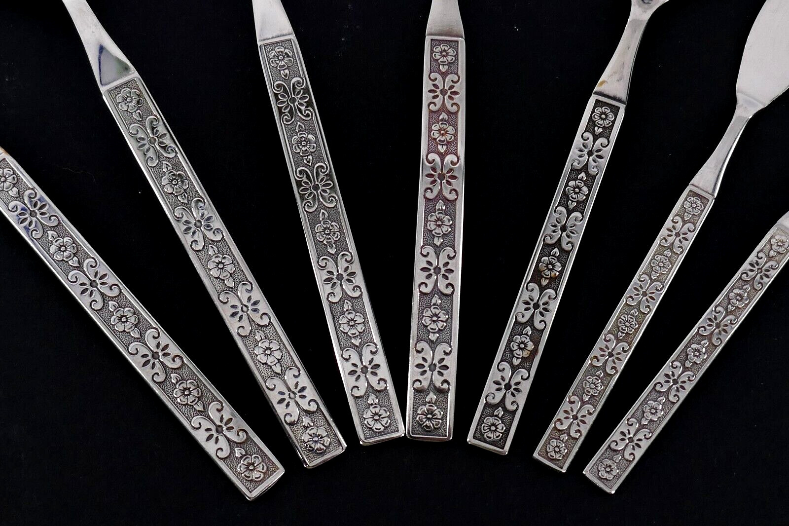 7 Pc ONEiDA DiSTiNCTiON DELUXE HH CAPRi SERViNG FLATWARE HOSTESS SET