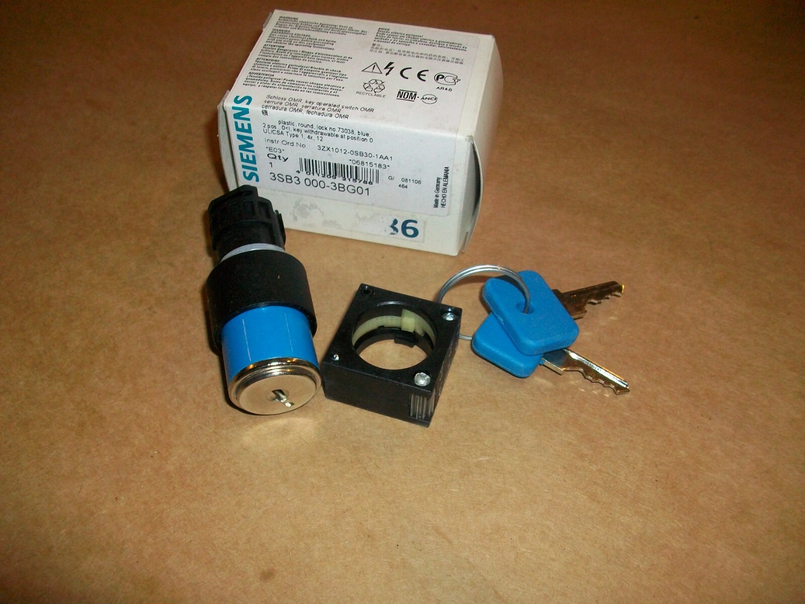 Siemens Keyed Selector Switch 3SB3 000-3BG01 NEW IN BOX