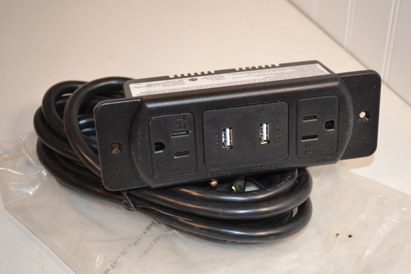 FURNLITE Furniture Distribution Unit FC-739 (2 POWER, 2-USB)