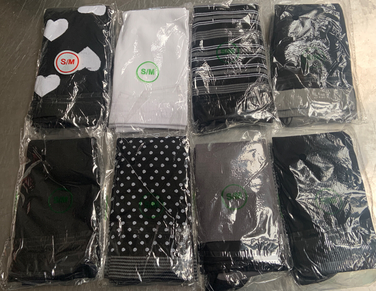 Elite Performance Compression Socks 8 pair S/M Black & White. New