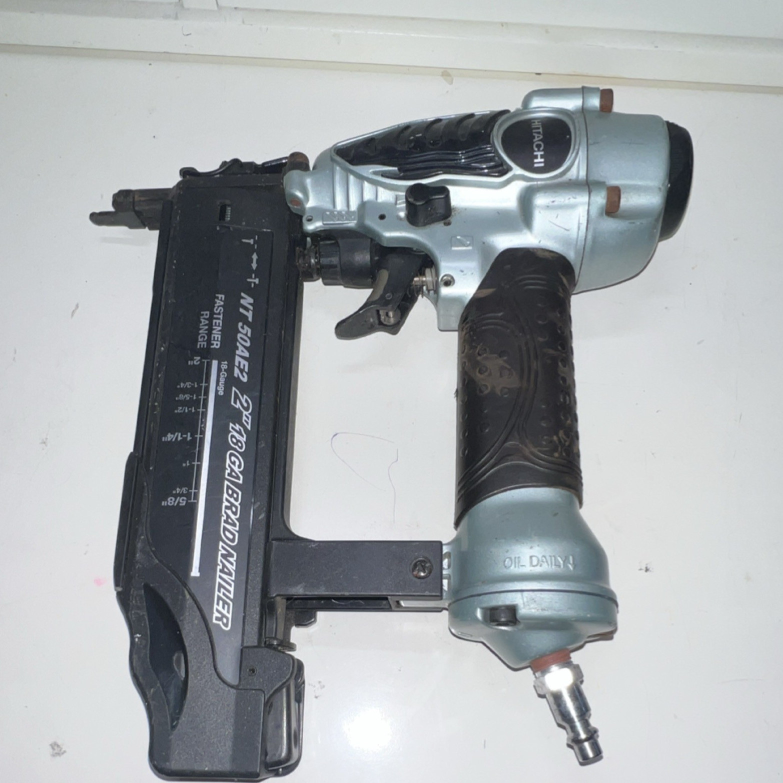 Hitachi NT50AE2 18 Gauge Straight Brad Nail Gun 120 psi Silver Black