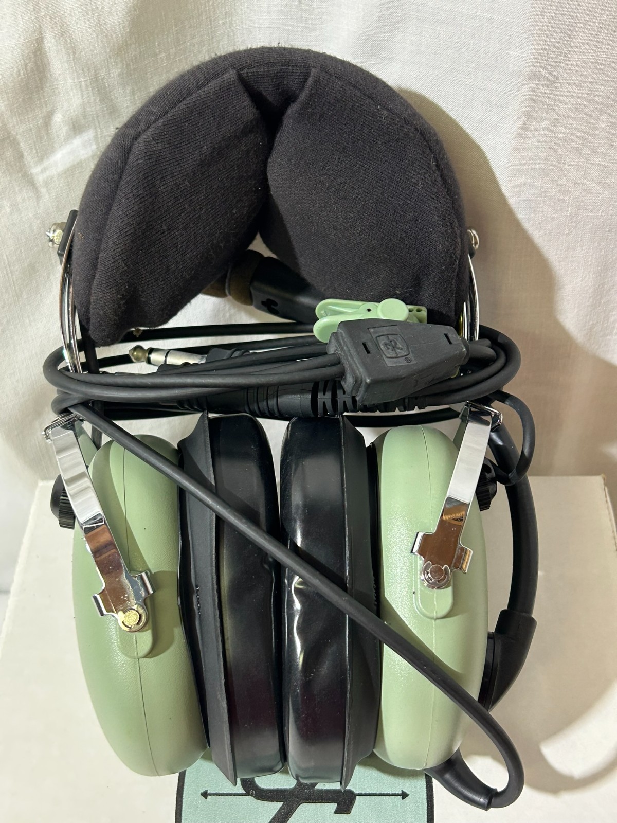 David Clark Aviation Headset Model H10-13S w/carrying bag