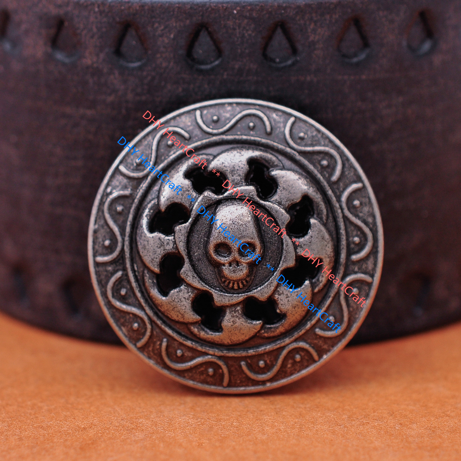 2X Antique Silver Punk Biker Skull Head DIY Leathercraft Belt Conchos RIvetback