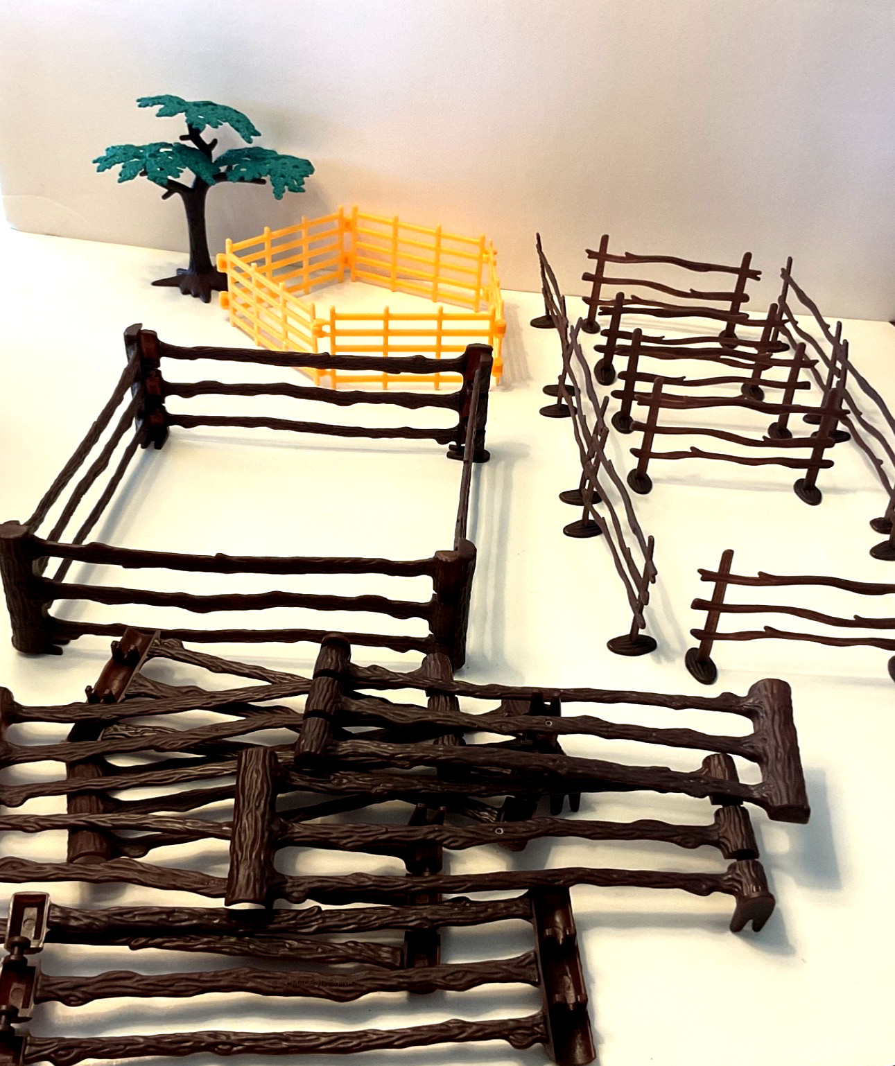 Farm Animal Plastic Fences 3 Different Sets Yellow & Brown with Tree