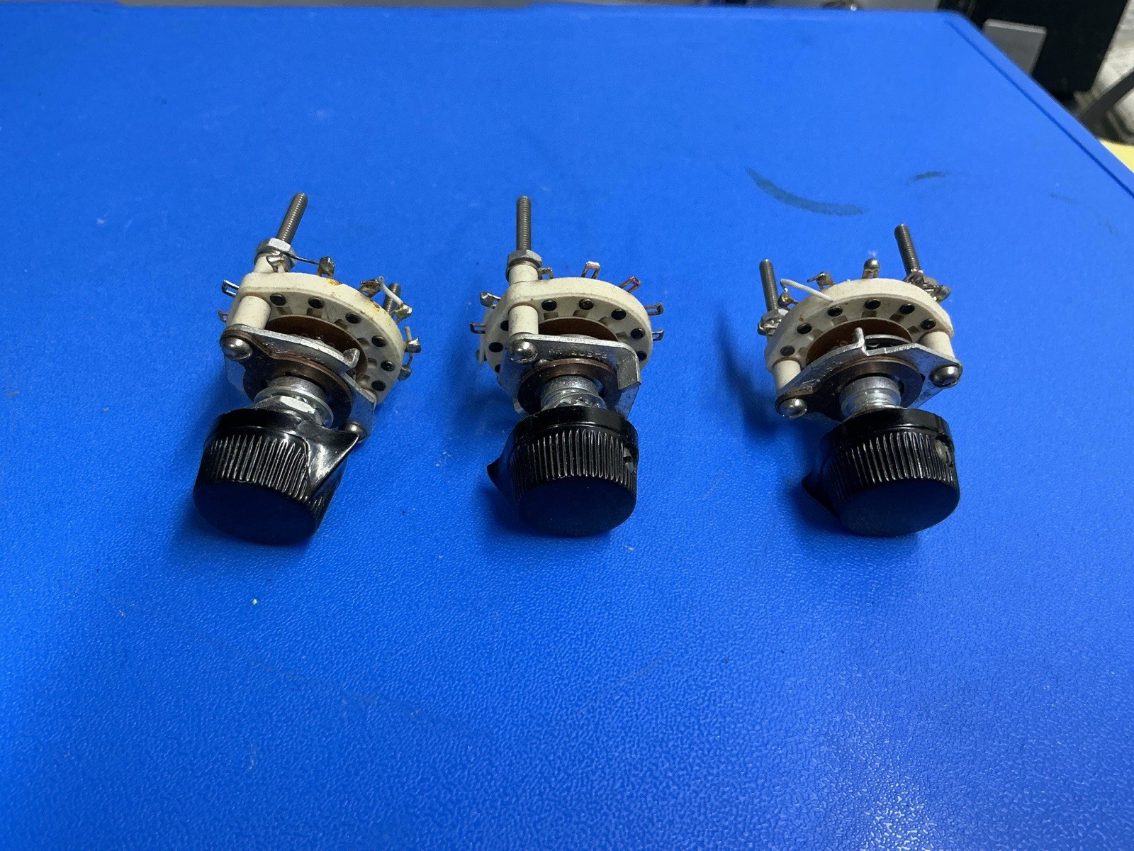 3 Vintage P-503 Ceramic rotary switch - USA - with Knobs