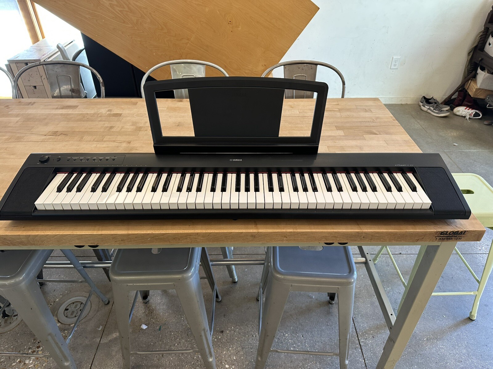 YAMAHA - Piaggero NP31 - Includes: Keyboard, Plug-in Headphones, Pedal