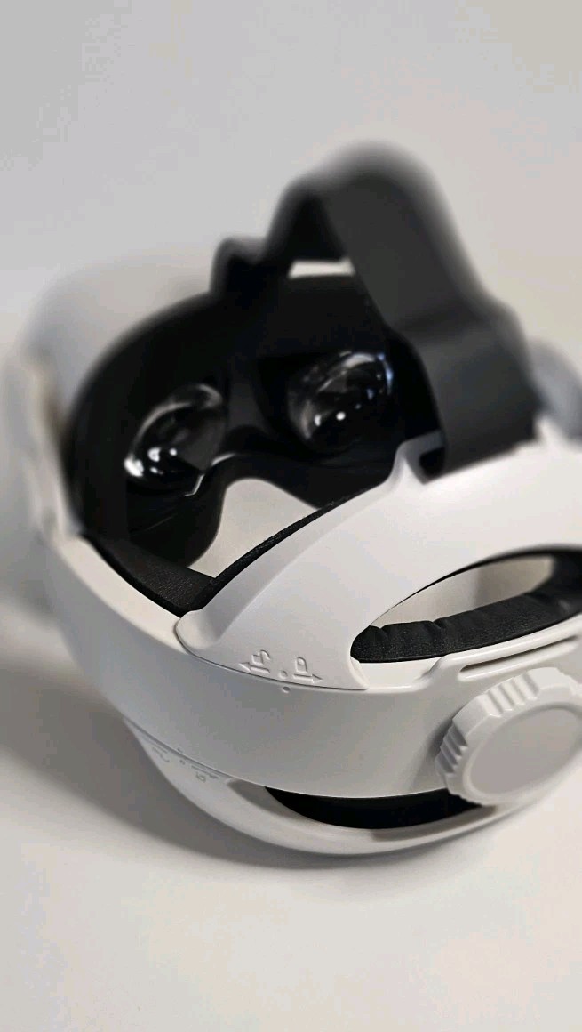Oculus Quest 2 256GB with Controllers and Elite Head Strap