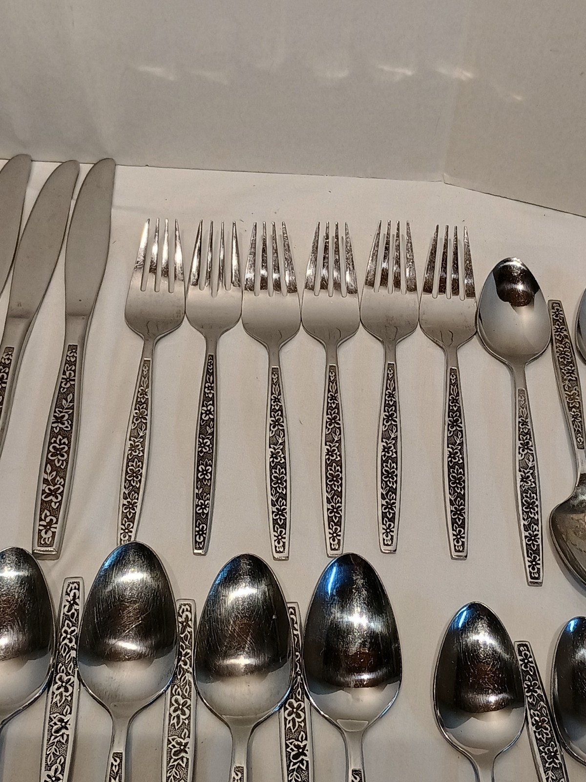 Vintage LA SPANA Flatware 64 pieces Service For 12