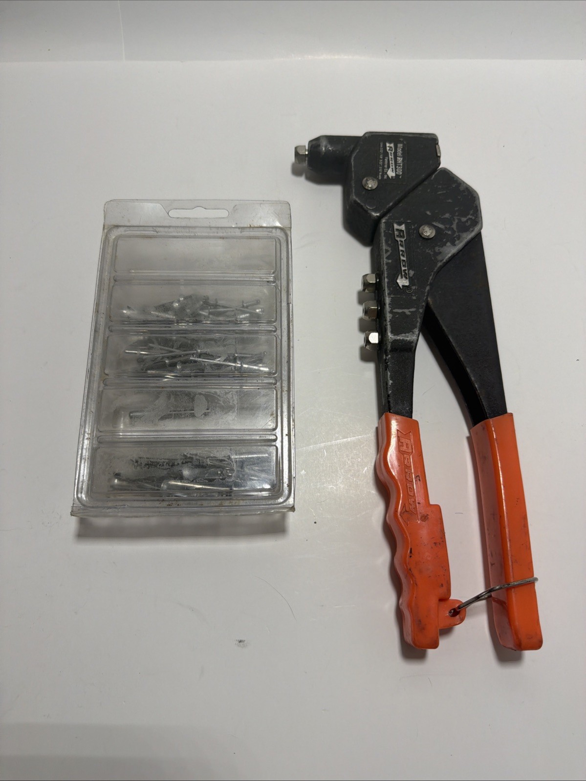 Arrow RHT300 Heavy Duty Rivet Tool Riveter Complete 4 Nose Pieces USA