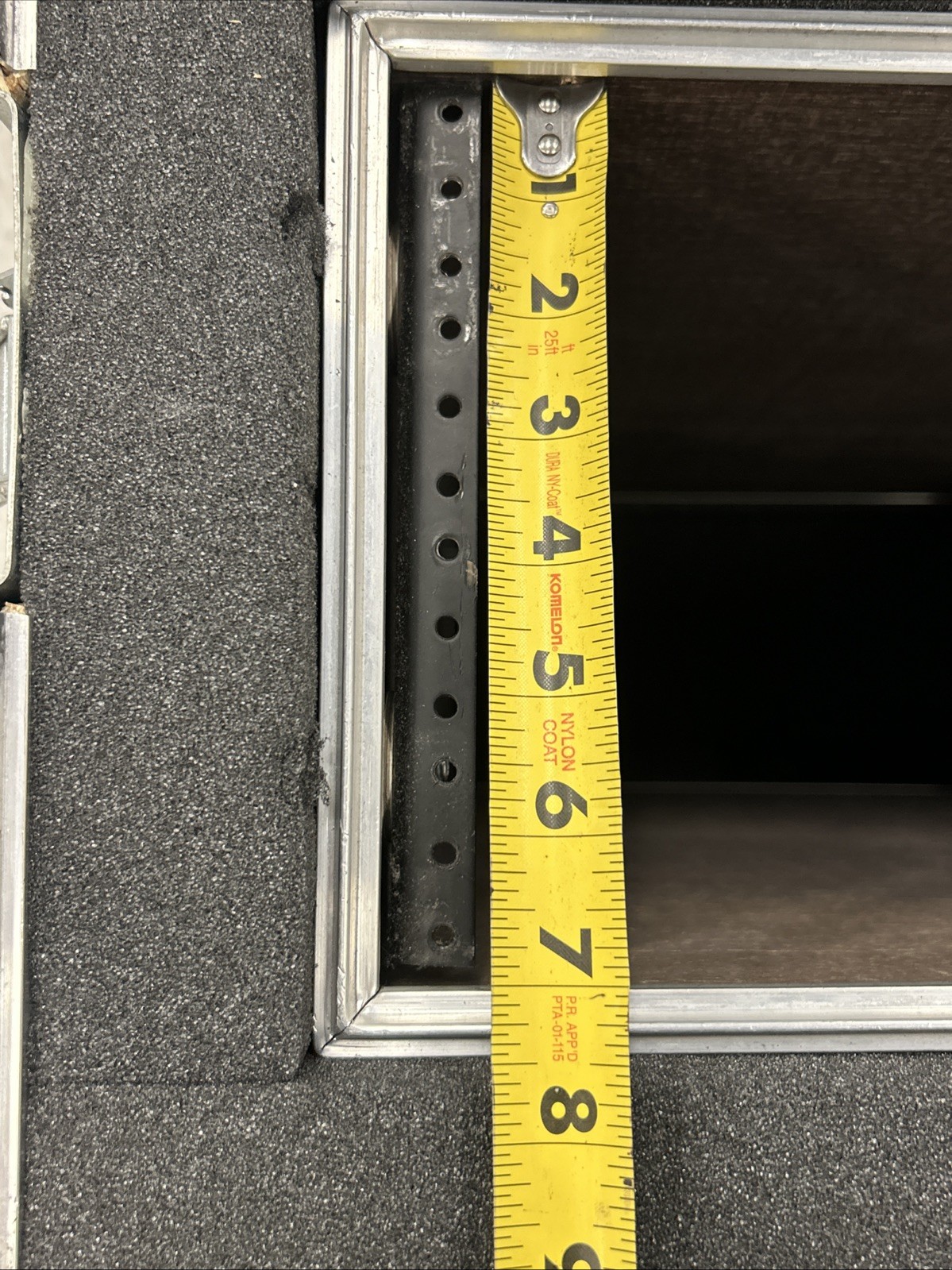 Flight Case Server Rack 4U Penn Elcom 19” Wide 21” Depth 2” Foam, missing parts