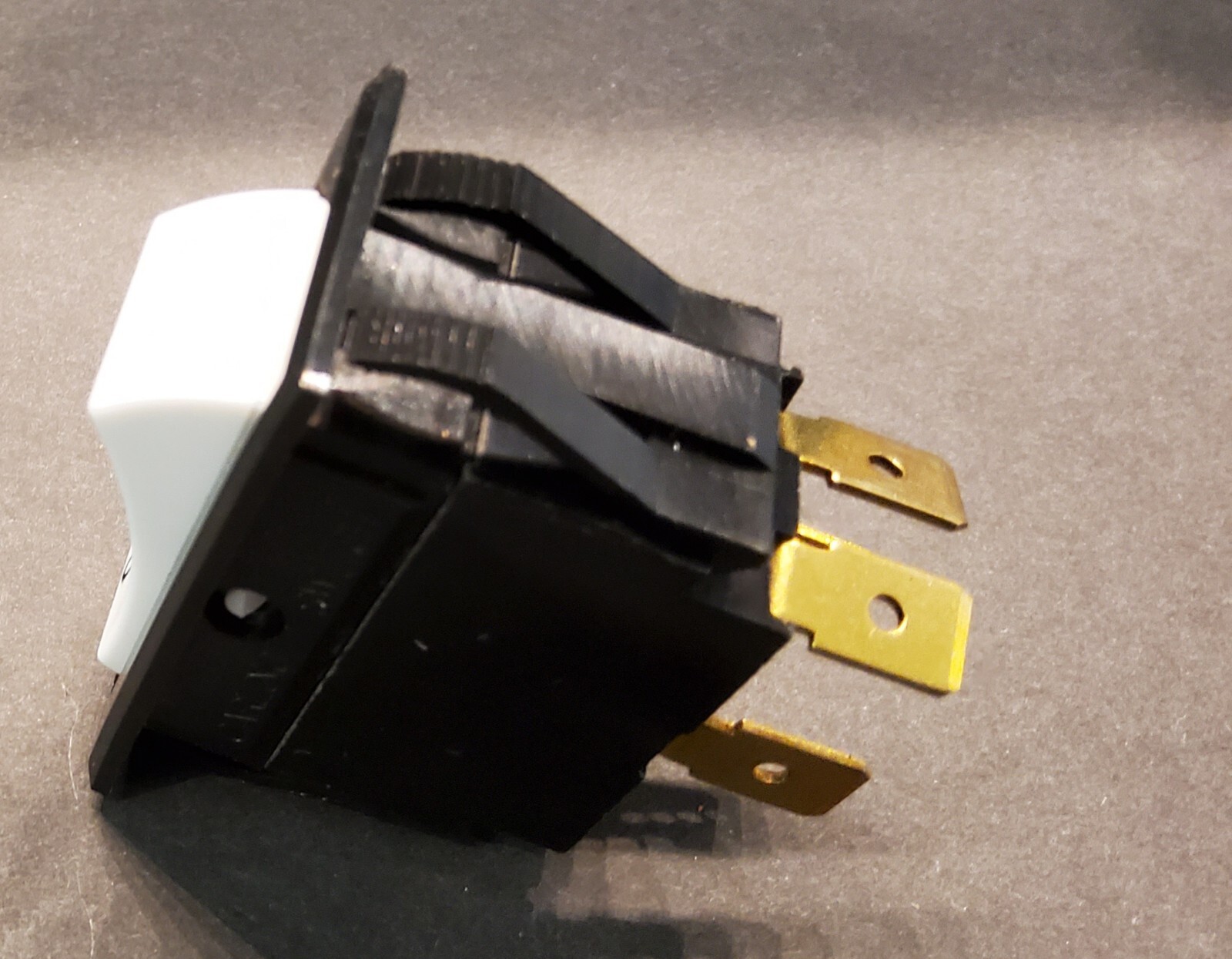 TIGK721-6S-WH-NBL/ON-OFF CARLING TECH TOGGLE SWITCH