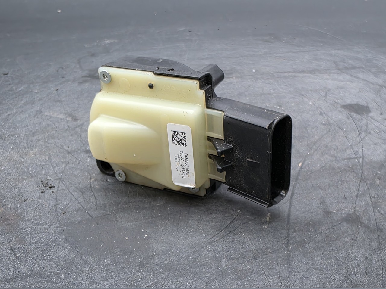 OEM Mopar Ignition Switch 4685719AI Used