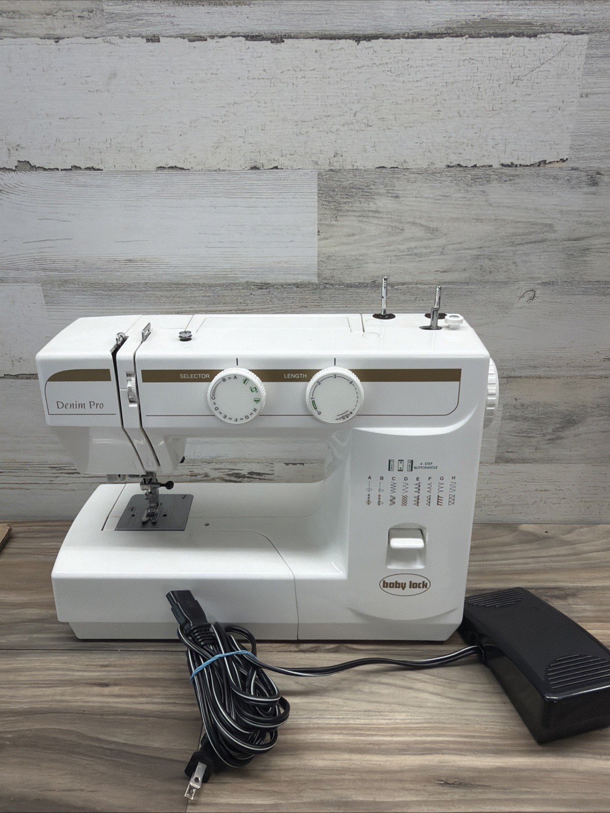 Baby Lock Design Pro BL18 Sewing Machine & Power Cord Pedal - TESTED