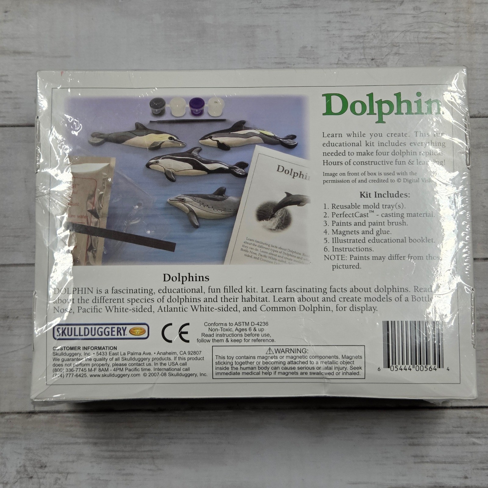 Skullduggery Eyewitness Kits Dolphin Casting Kit White Dolphin Models
