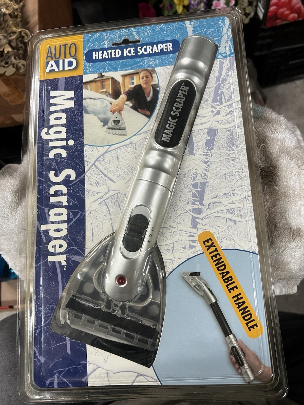 “ BRAND NEW “ AUTO AID MAGIC HEATED ICE SCRAPER W/ EXTENDABLE HANDLE