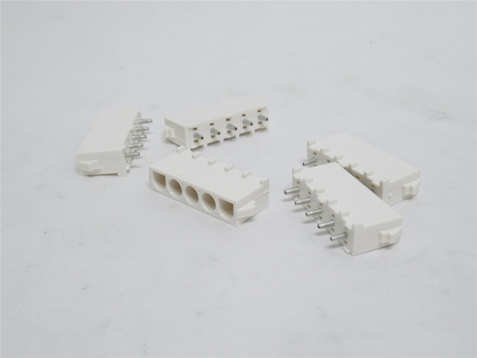 229234 New-No Box; AMP 640900-2 Lot-5 Vertical Head Connectors; 5Pos; 6.35mm