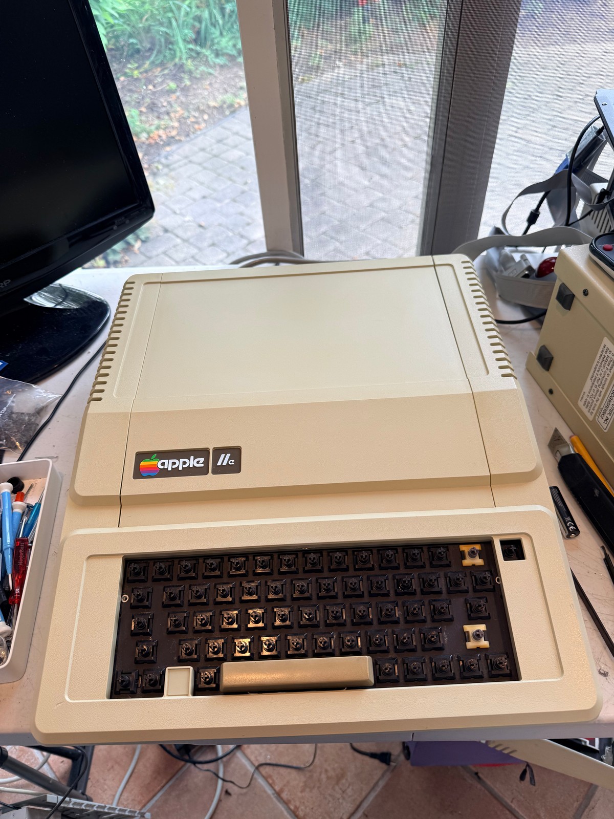 Apple IIe Enhanced Computer 128K(A2S2064) • Apple DuoDisk (A9M0108) • Working