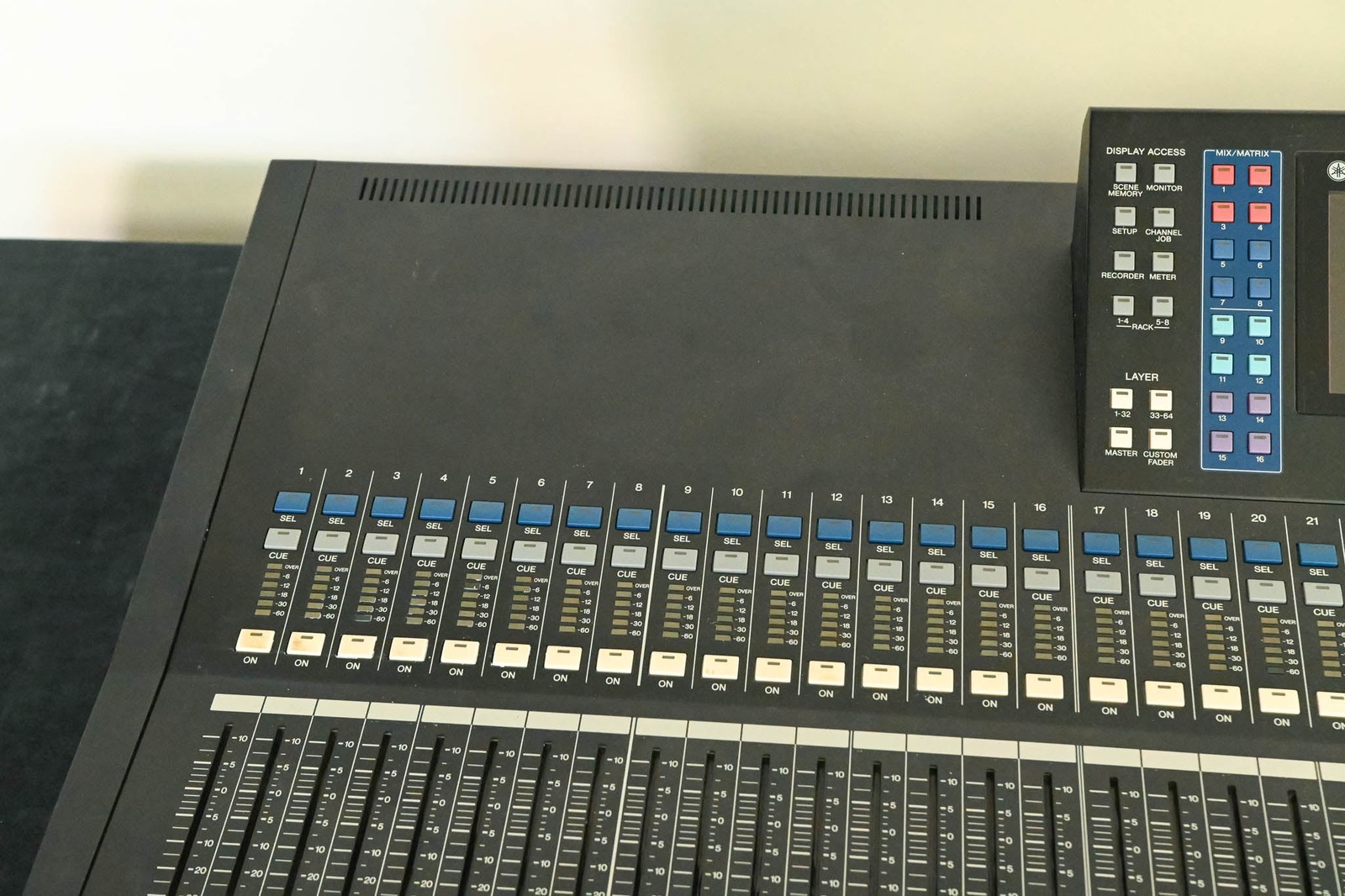 Yamaha LS9-32 32-Input Digital Mixing Console CG01B42