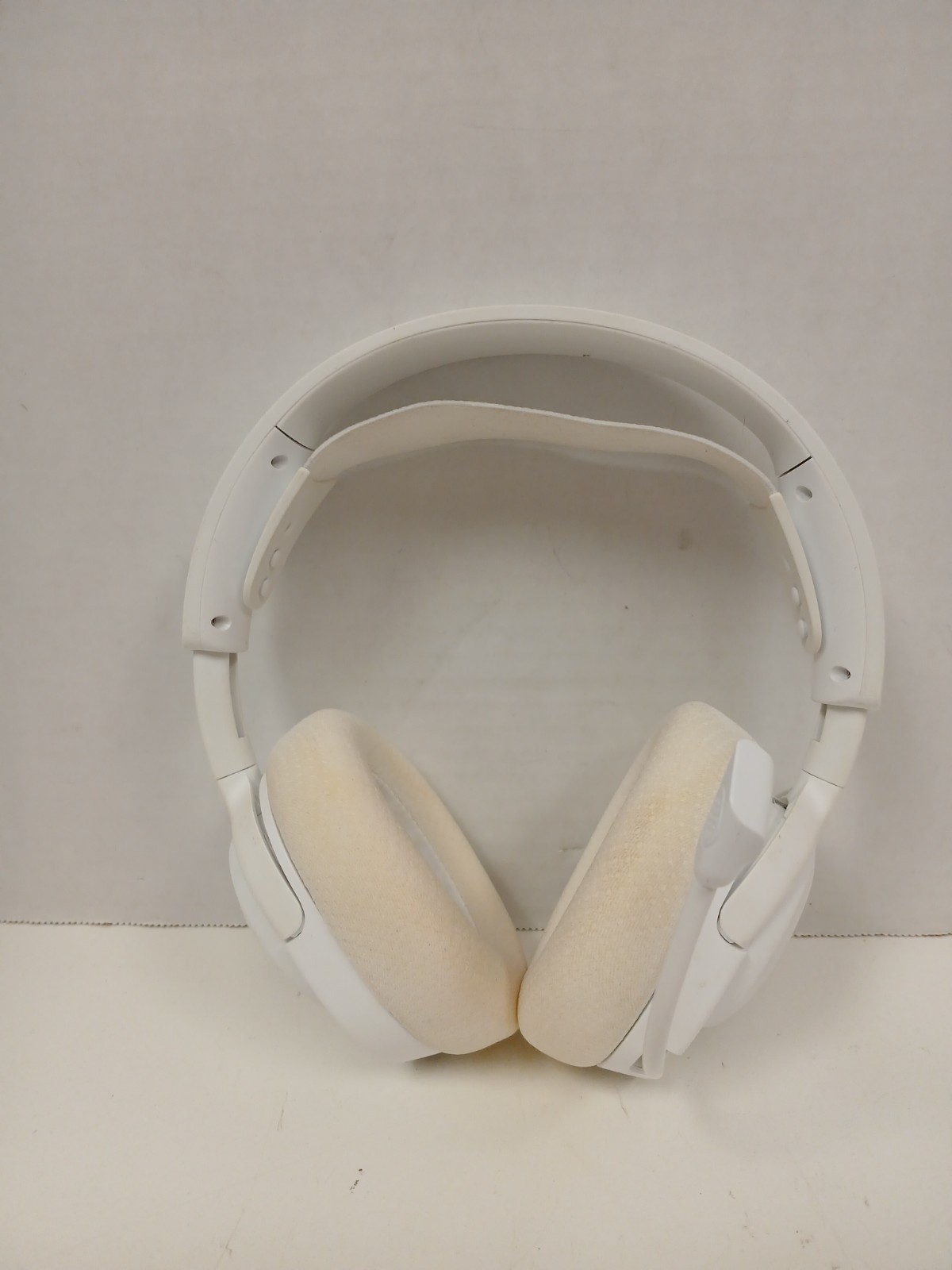Arctis Nova 5 Wireless Gaming Headset, White *READ* - NO BOX