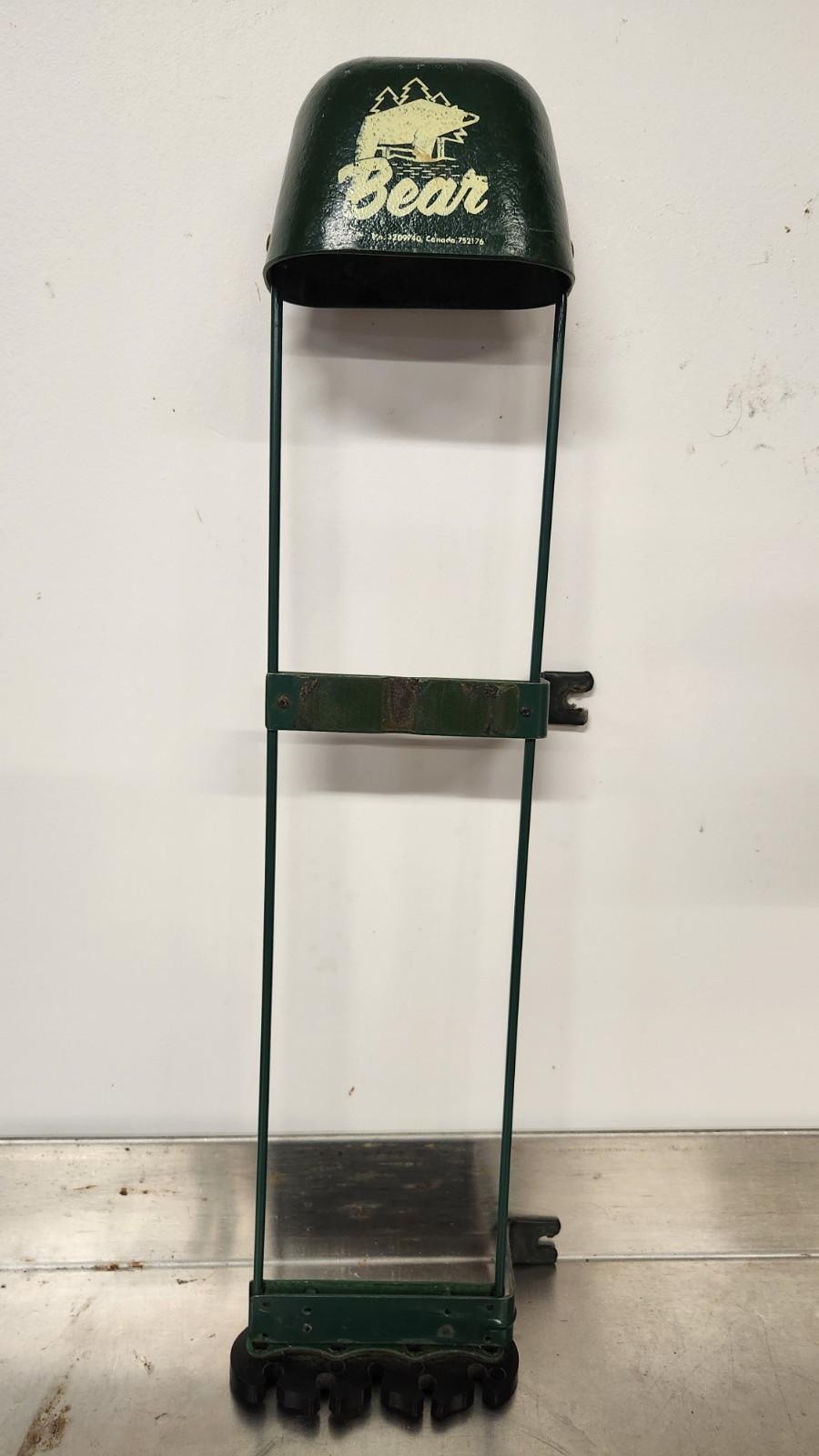Vintage Bear Archery 8 Arrow Bow Quiver Green Metal Frame Hunting