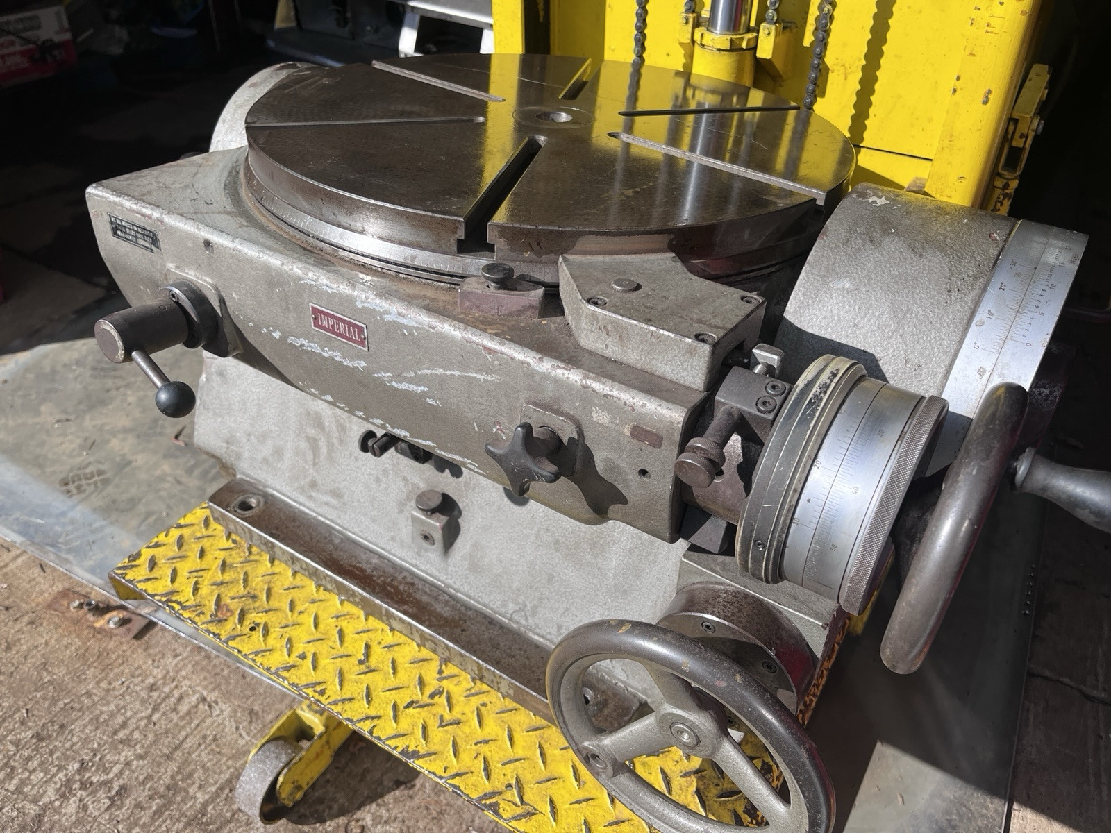 Tilting Rotary Table 19-1/2”