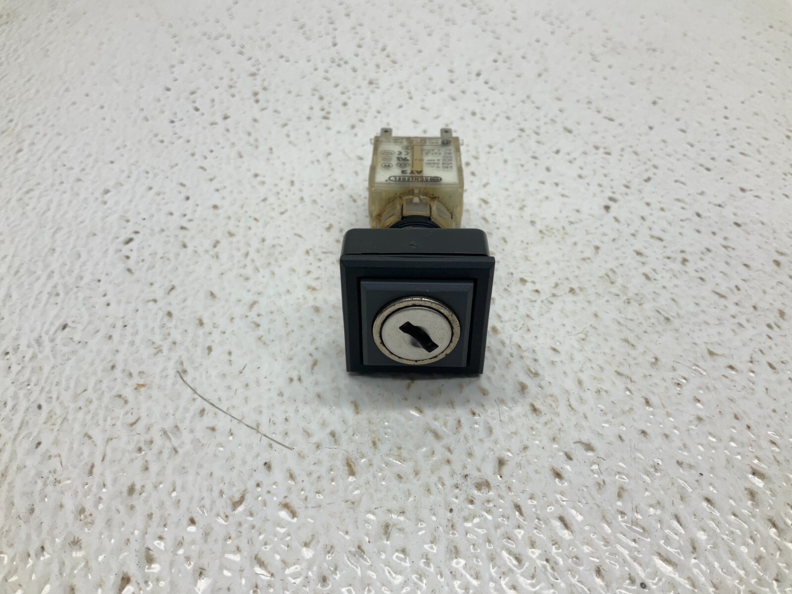 Schlegel AT2 2-Position Maintained Key Selector Switch AT-2