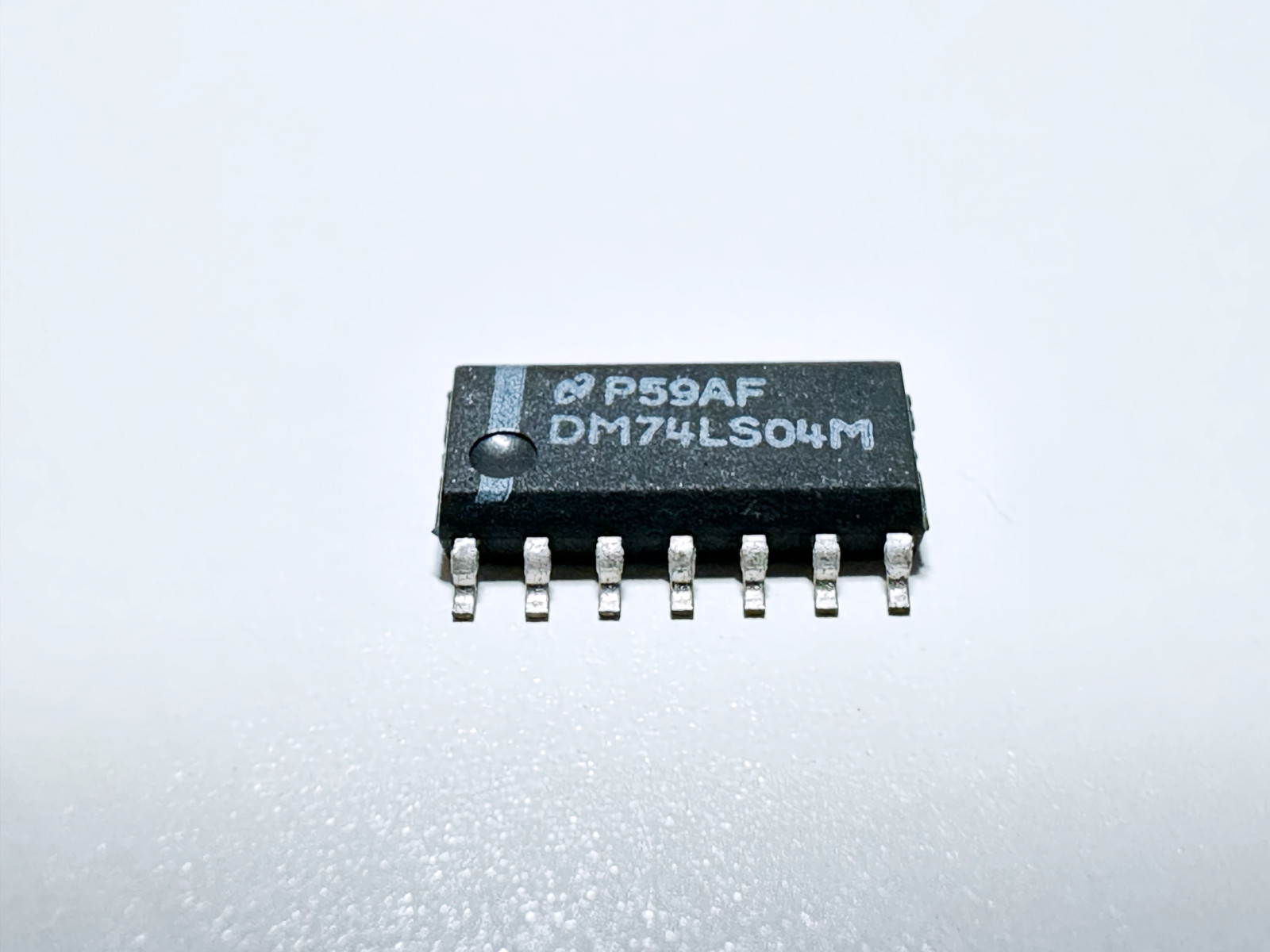 5X DM74LS04M National Semiconductor Hex Inverter Low Power Schottky TTL SOIC-14
