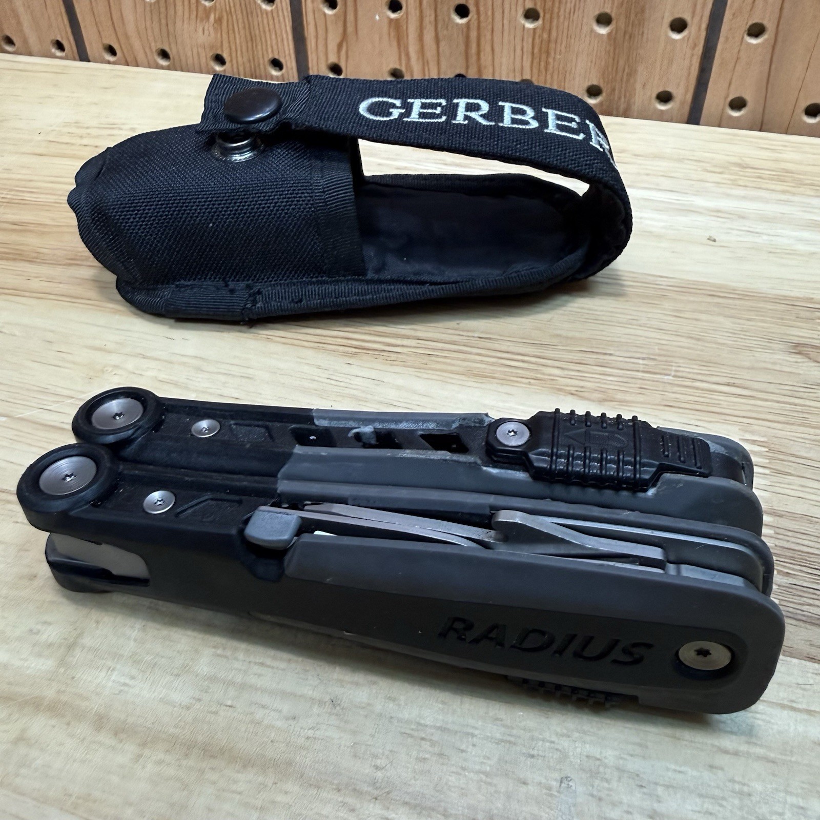 Gerber Radius Multi Tool Ergonomic 8 tool Plier with Nylon sheath USA