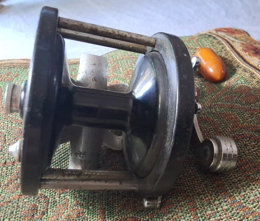 VINTAGE.....PENN DELMAR #285 REEL....GOOD CONDITION.