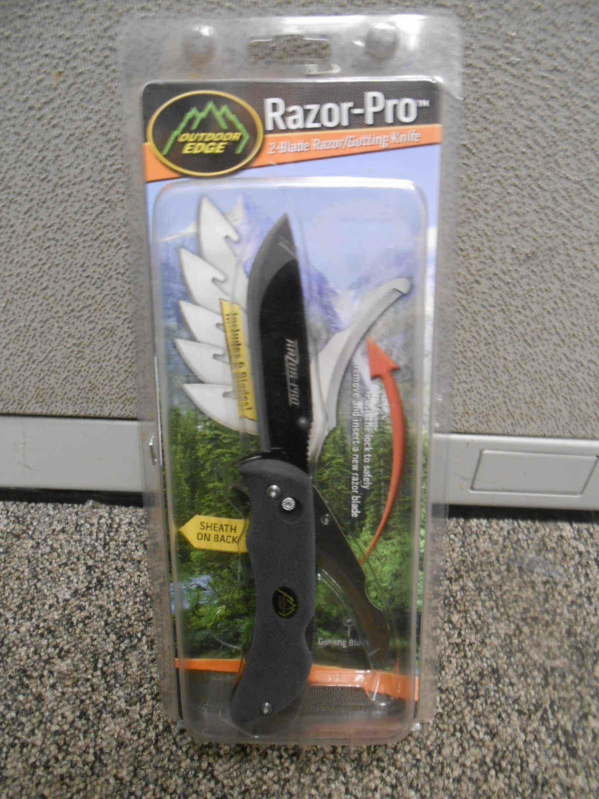Outdoor Edge Razor - Pro  6 extra blades & Holster in plastic factory package