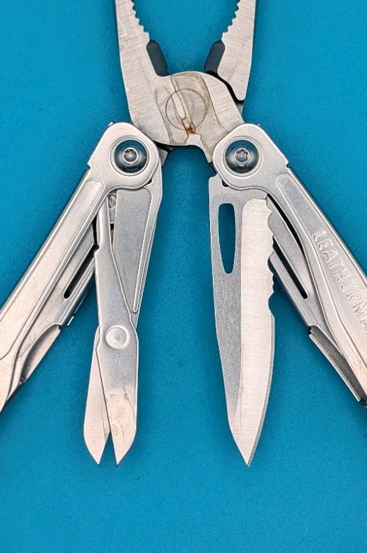 LEATHERMAN WINGMAN MULTI-TOOL! FAST SHIPPING!
