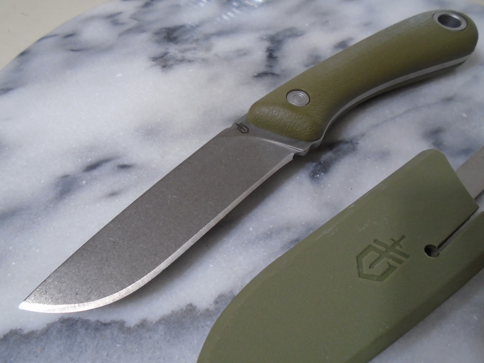 Gerber Spine Fixed Blade Bowie Hunter Knife Full Tang 7Cr17MoV Sage Clip Sheath