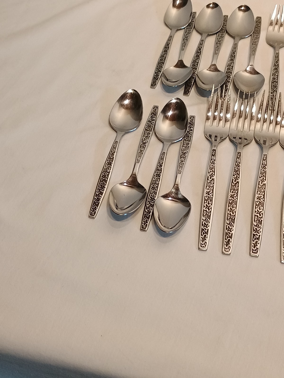 Vintage LA SPANA Flatware 64 pieces Service For 12