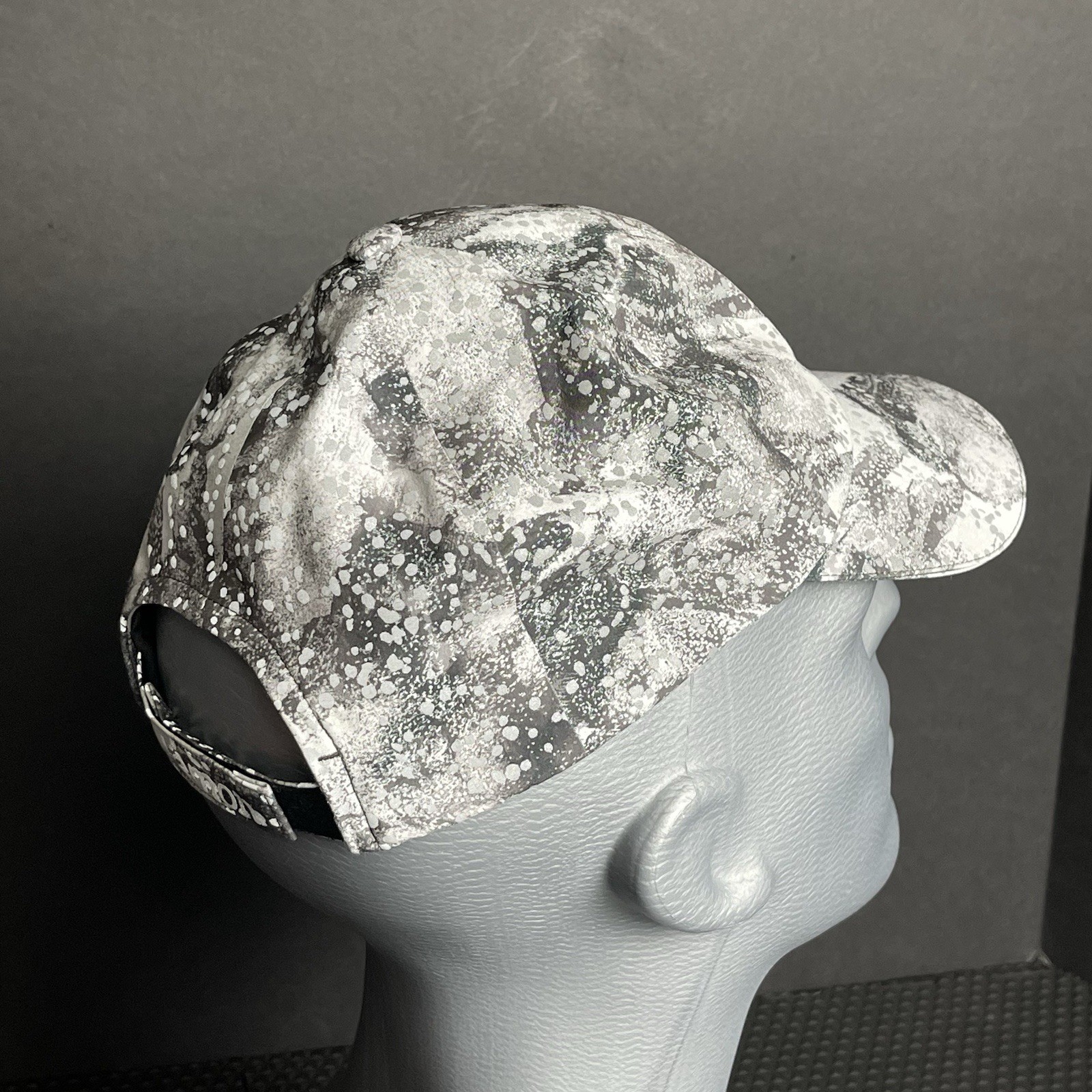 Lululemon Fast Free Run Hat Camo Rhino Grey Hook Loop Closure Reflective